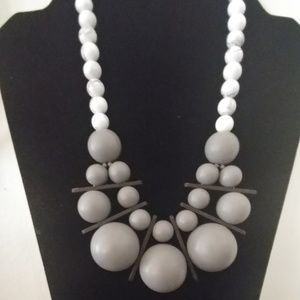 Fashion Beaded Necklace Gray and White